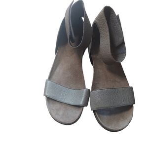 8 Chocolat‎ blu toupe leather sandal